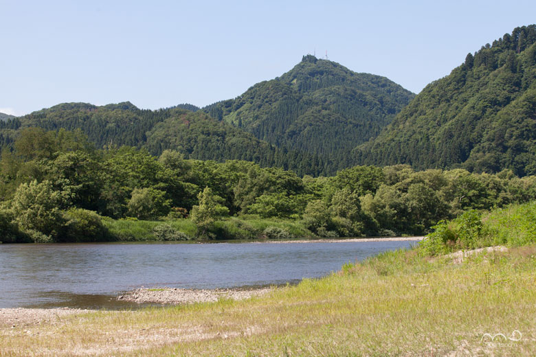 大平山と雄物川