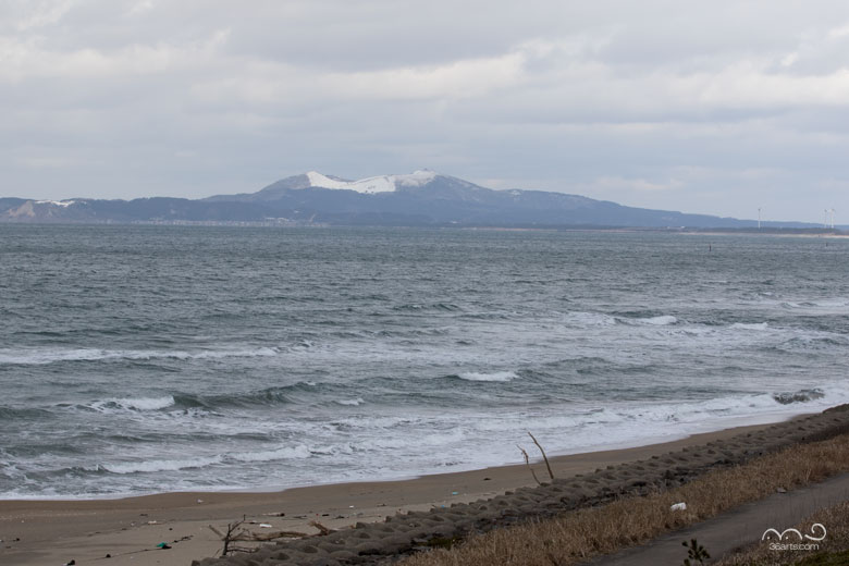 冬の日本海と男鹿半島・寒風山