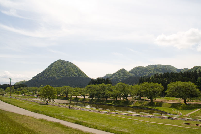 中川原コミュニティ公園と嶽山