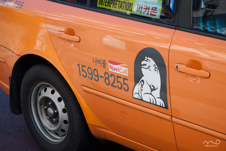 （海外の風景）韓国のキャラクター：タクシー