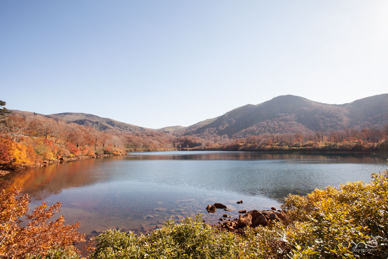 秋の須川湖