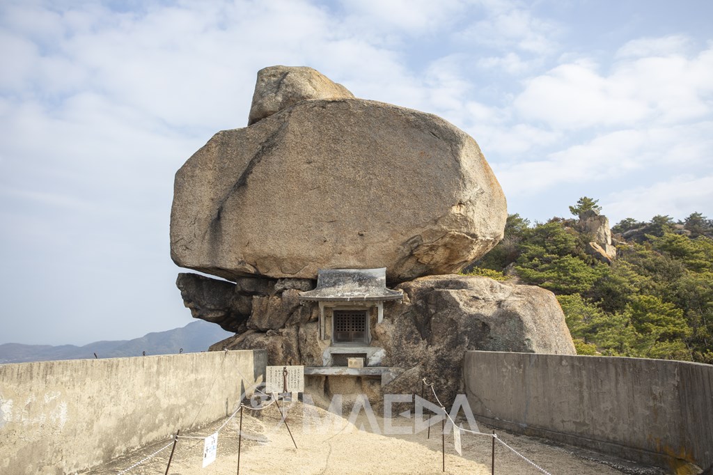 小瀬石鎚神社 重岩