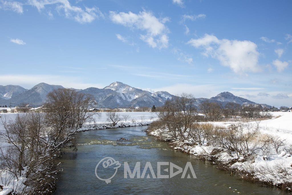 冬の丸子川と大平山